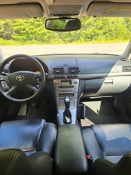 Toyota Avensis 15 of 17