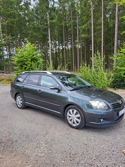 Toyota Avensis 4 of 5