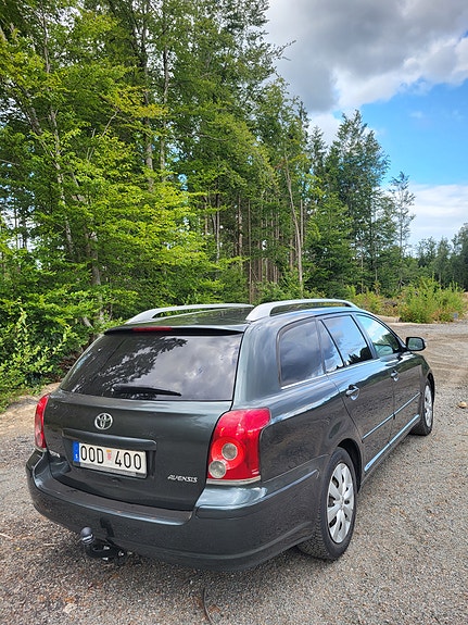 Toyota Avensis 5 of 5