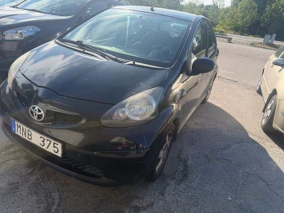 Toyota Aygo 2 of 5