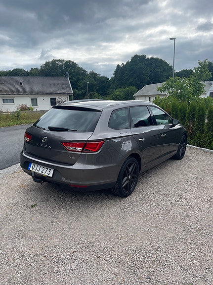 Seat Leon 2 of 5