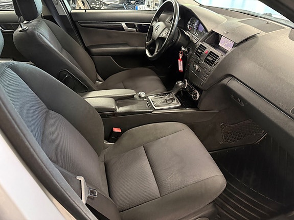 Mercedes-Benz C180 8 of 13