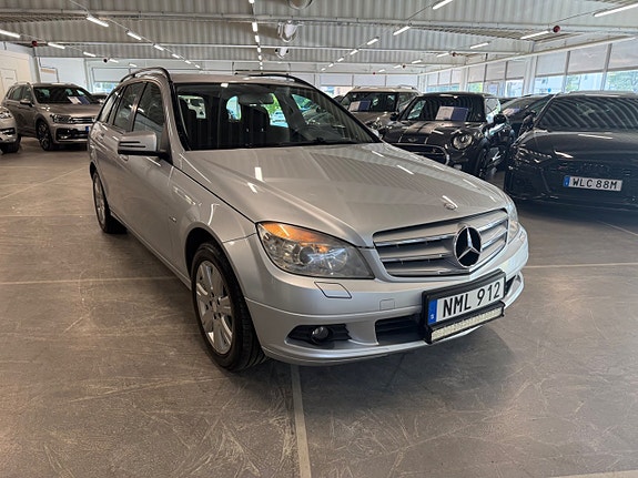 Mercedes-Benz C180 2 of 5
