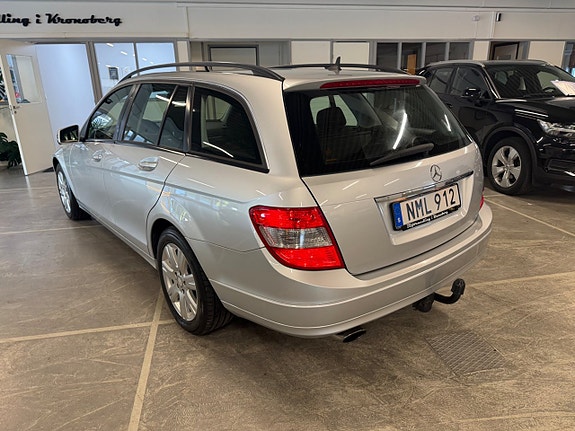 Mercedes-Benz C180 4 of 5