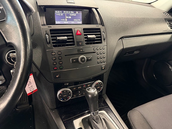 Mercedes-Benz C180 12 of 13