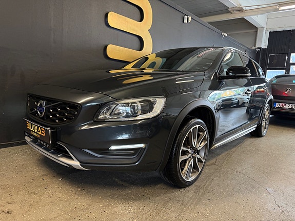 Volvo V60 Cross Country 4 of 5
