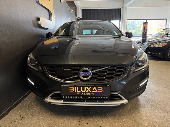 Volvo V60 Cross Country 5 of 5
