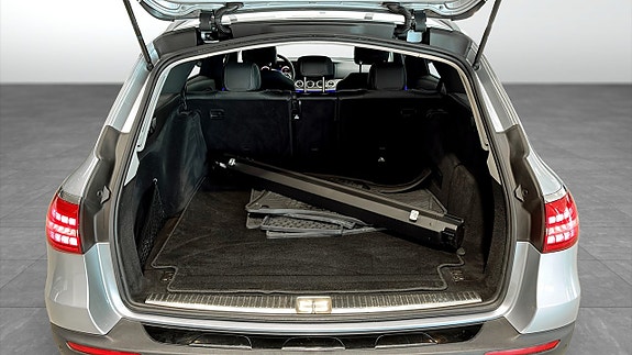 Mercedes-Benz E220 10 of 25