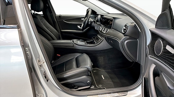 Mercedes-Benz E220 d 3 of 5