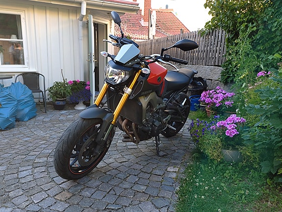Yamaha MT-09 3 of 5