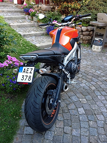 Yamaha MT-09 4 of 5
