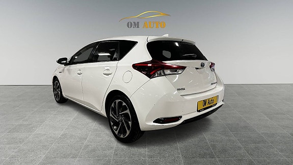 Toyota Auris 5 of 5