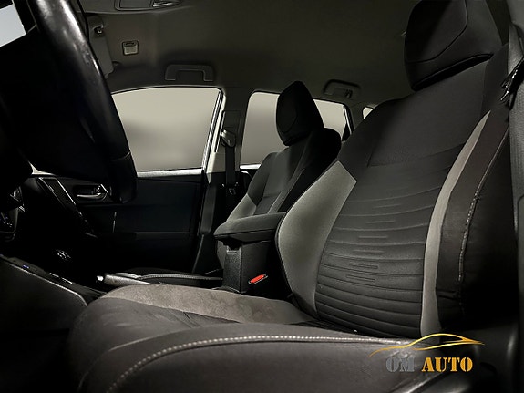 Toyota Auris 11 of 13