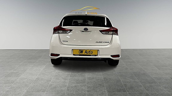 Toyota Auris 6 of 13