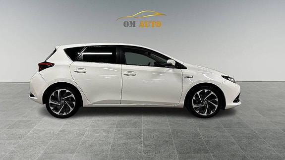 Toyota Auris 8 of 13