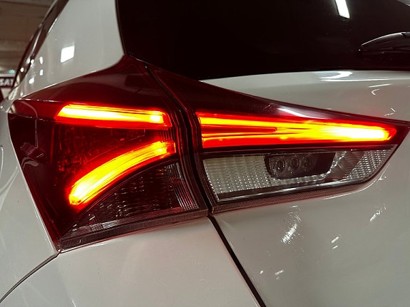 Toyota Auris 13 of 13