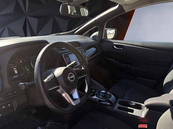 Nissan Leaf 8 of 17