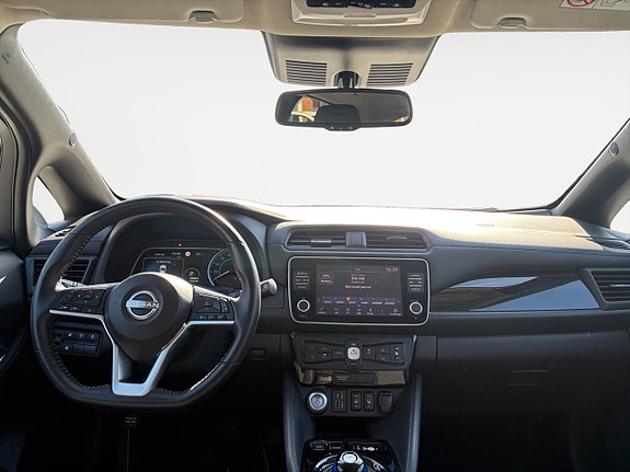Nissan Leaf 11 of 17