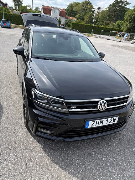 Volkswagen Tiguan Allspace 2 of 3