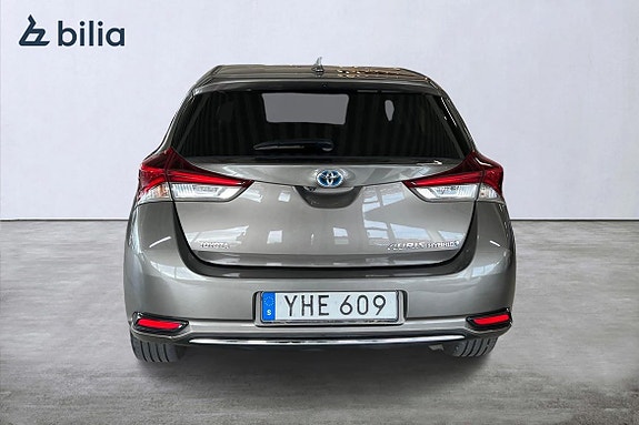 Toyota Auris 4 of 5