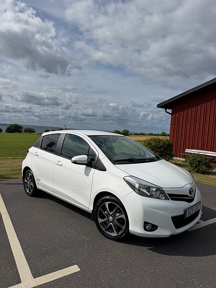 Toyota Yaris 3 of 5