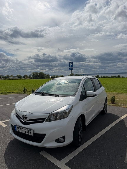 Toyota Yaris 4 of 5