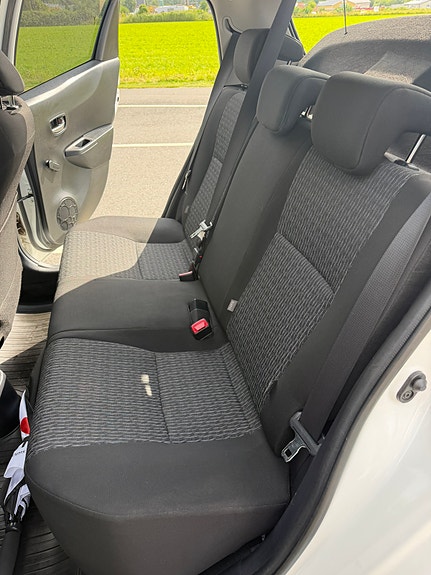Toyota Yaris 9 of 13
