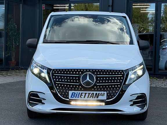 Mercedes-Benz eVito Tourer 4 of 5