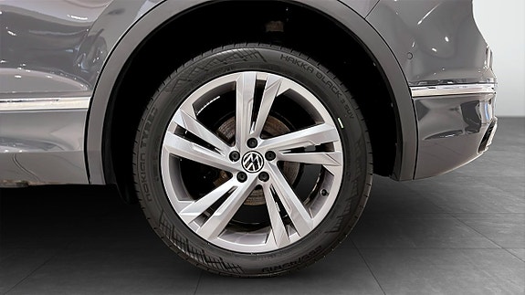 Volkswagen Tiguan 12 of 30