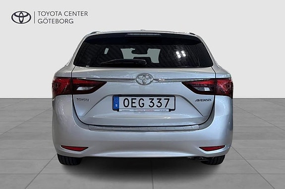 Toyota Avensis 4 of 5