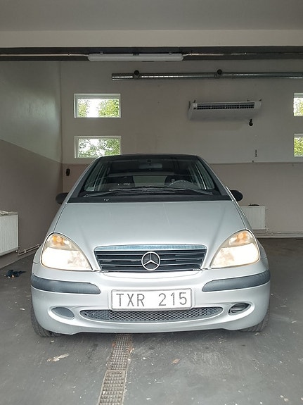 Mercedes-Benz A160 2 of 5