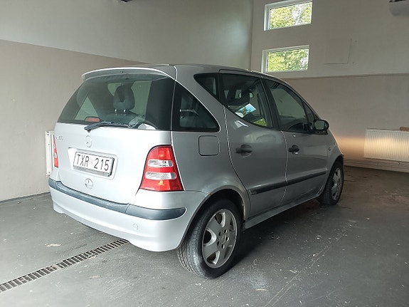 Mercedes-Benz A160 3 of 5
