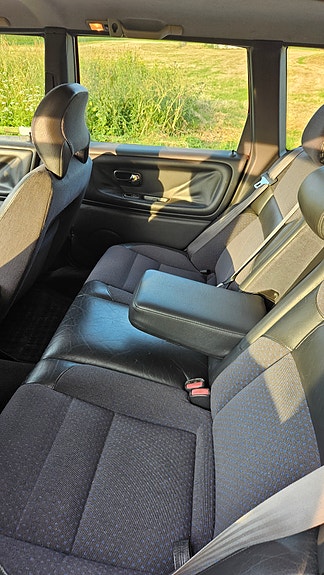 Volvo V70 8 of 11