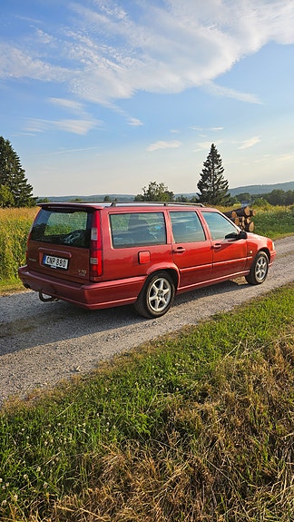 Volvo V70 2 of 11
