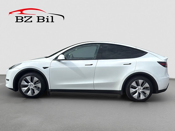 Tesla Model Y 3 of 5