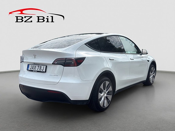 Tesla Model Y 6 of 18