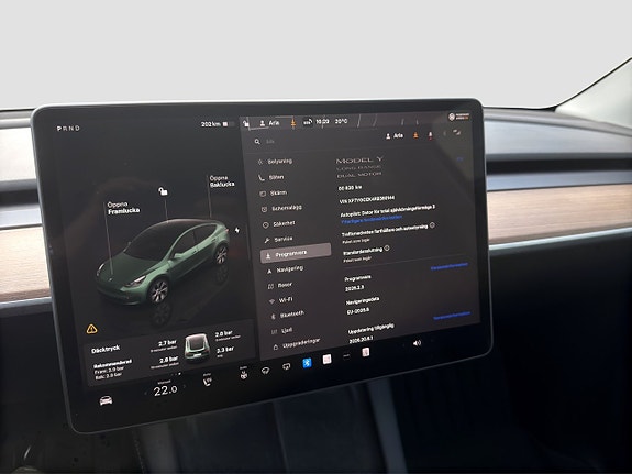 Tesla Model Y 13 of 18