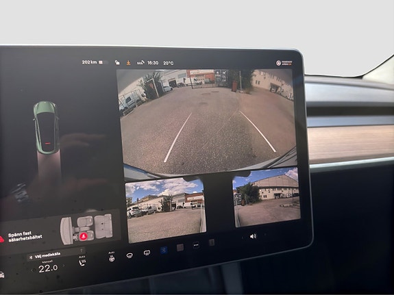 Tesla Model Y 12 of 18