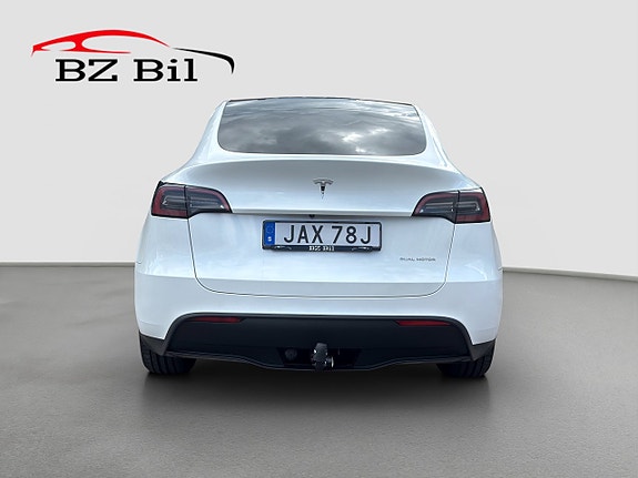 Tesla Model Y 5 of 5