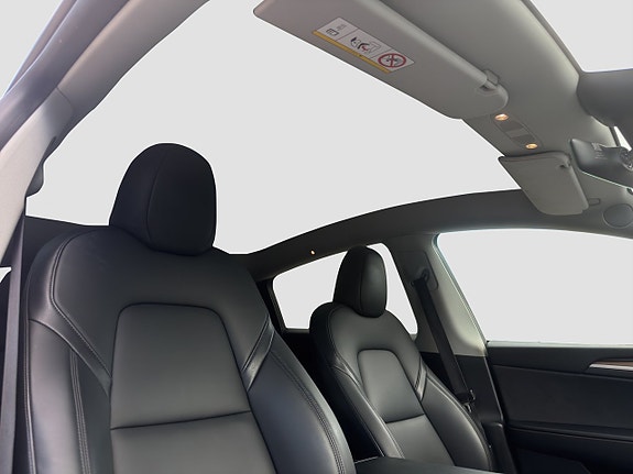 Tesla Model Y 17 of 18