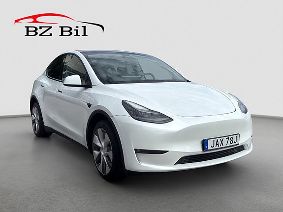 Tesla Model Y 8 of 18