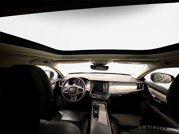Volvo V90 Cross Country 9 of 15