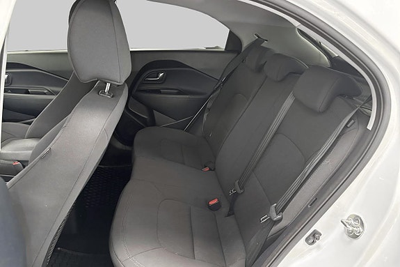 Kia Rio 7 of 18