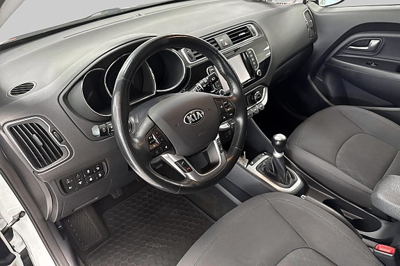 Kia Rio 9 of 18