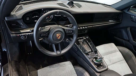 Porsche 911 Targa 4 GTS 4 of 5