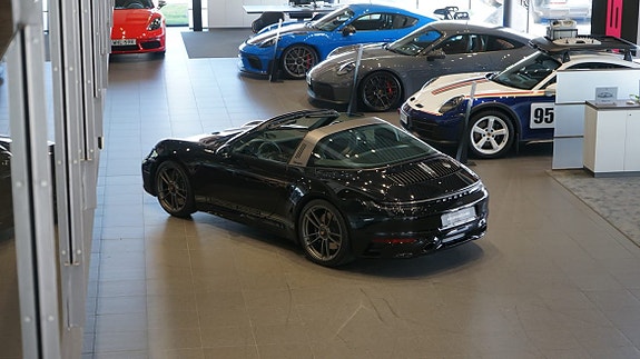 Porsche 911 Targa 4 GTS 3 of 5