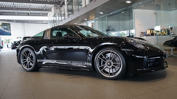 Porsche 911 Targa 4 GTS 9 of 9