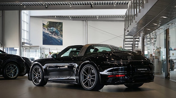 Porsche 911 Targa 4 GTS 2 of 5