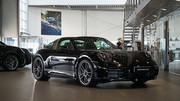 Porsche 911 Targa 4 GTS 8 of 9