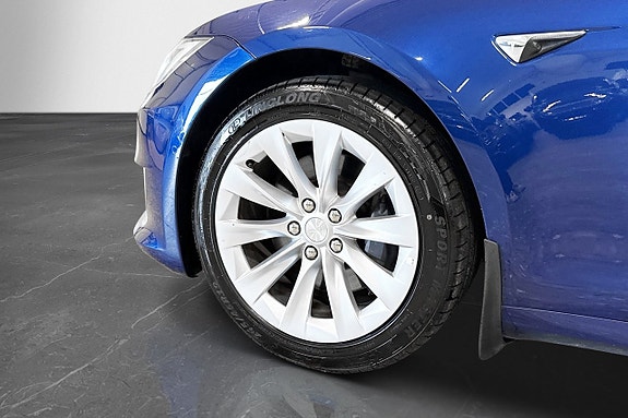 Tesla Model S 22 of 23